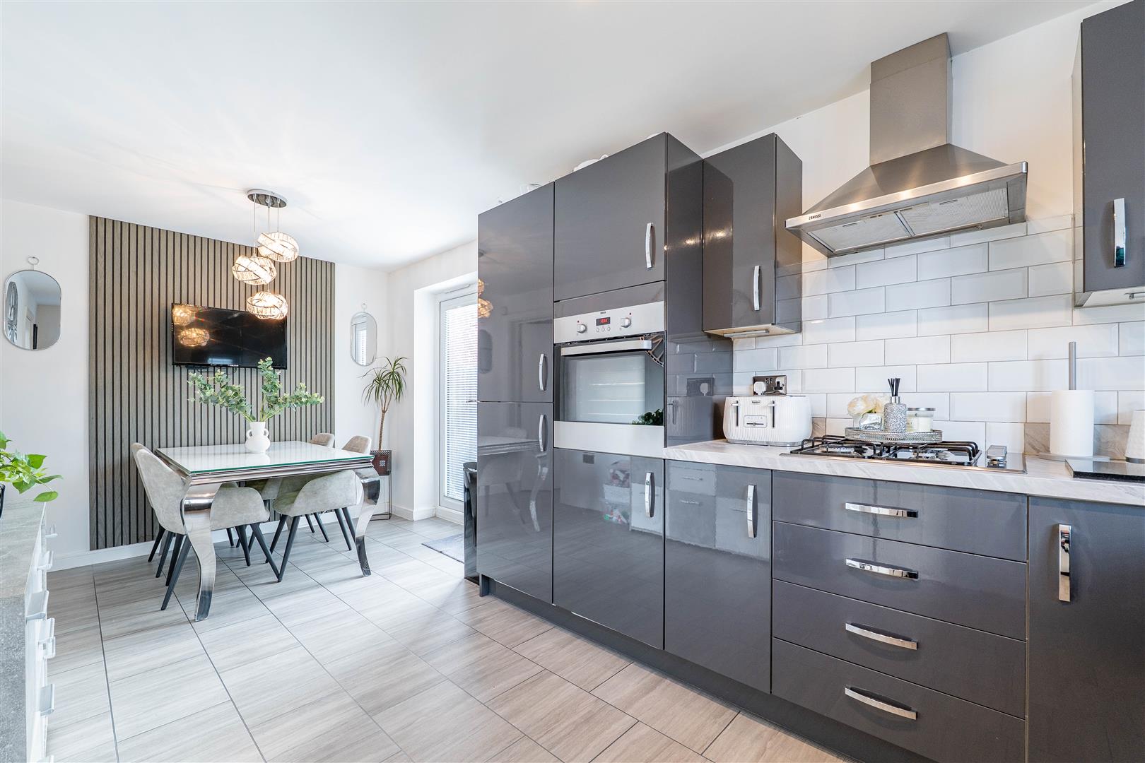 3 bed property in Sussex Close, Preston